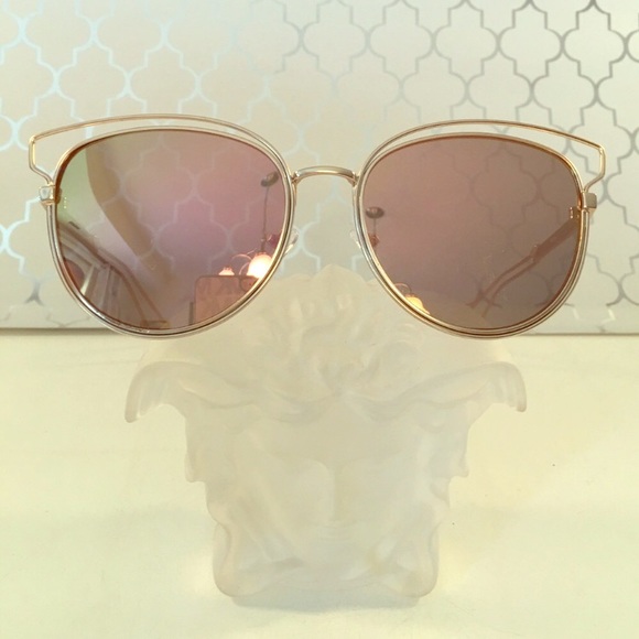Accessories - New gold sunglasses with pink lenses